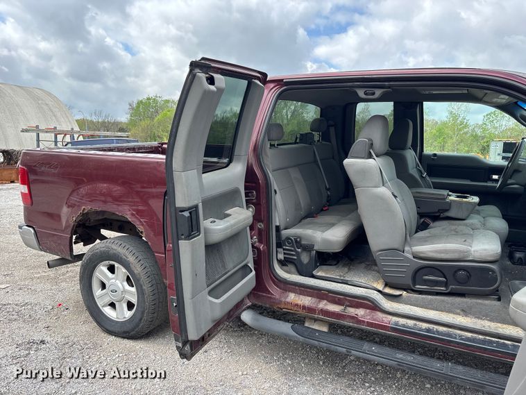 image for item FC4583 2004 Ford F150 Ext. Cab pickup truck