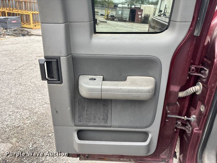 image for item FC4583 2004 Ford F150 Ext. Cab pickup truck