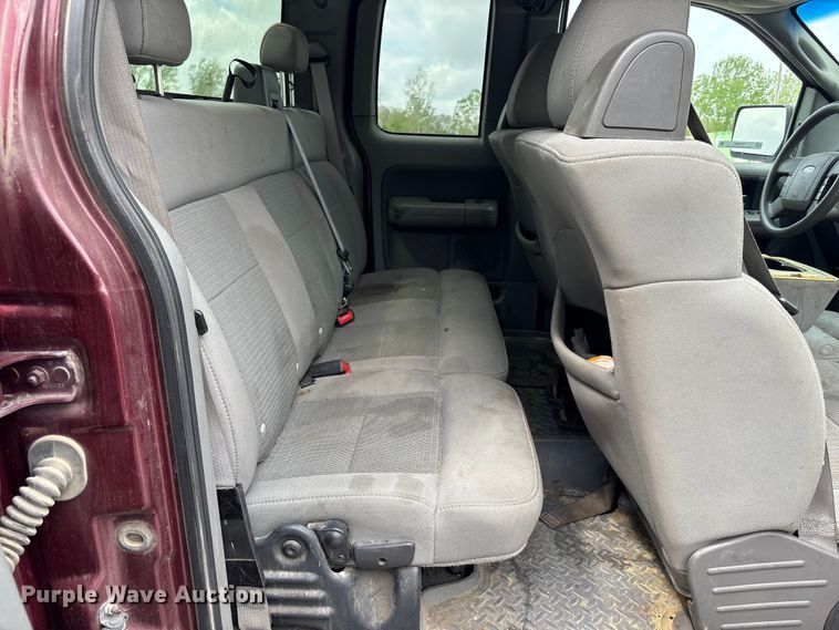 image for item FC4583 2004 Ford F150 Ext. Cab pickup truck