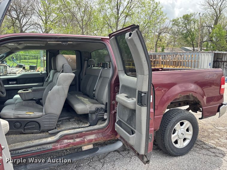 image for item FC4583 2004 Ford F150 Ext. Cab pickup truck