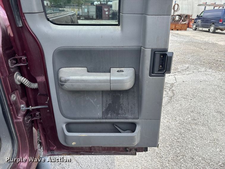 image for item FC4583 2004 Ford F150 Ext. Cab pickup truck