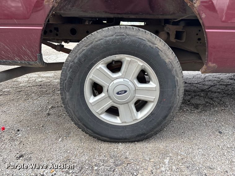 image for item FC4583 2004 Ford F150 Ext. Cab pickup truck