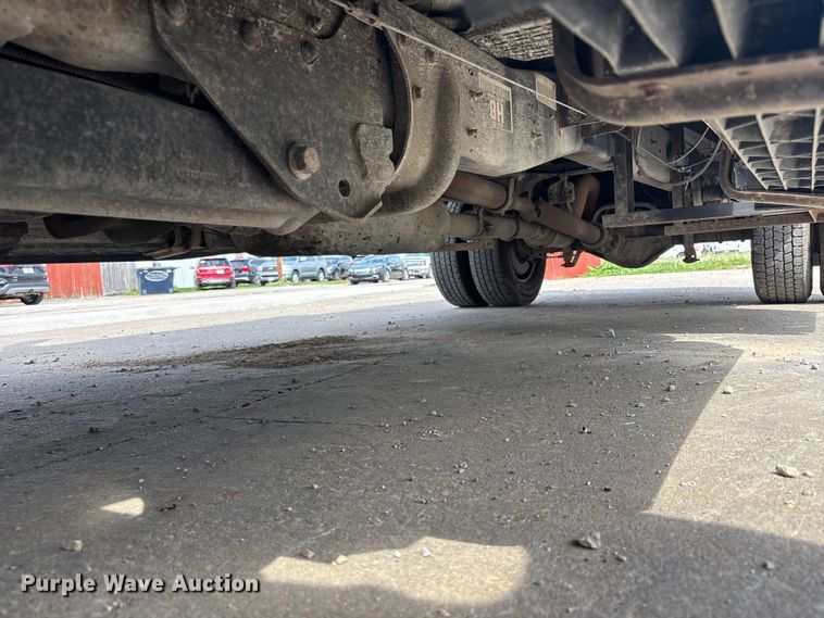 image for item FC4587 2010 Ford F350 Super Duty flatbed pickup truck