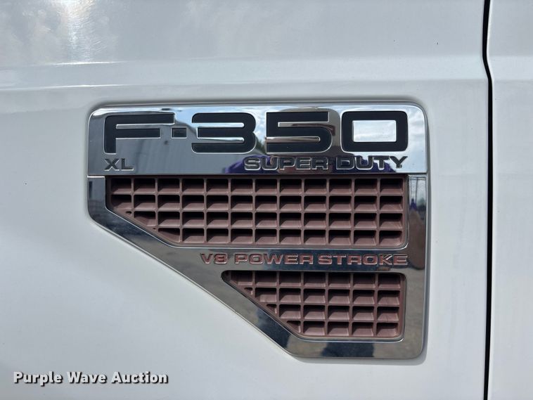 image for item FC4587 2010 Ford F350 Super Duty flatbed pickup truck