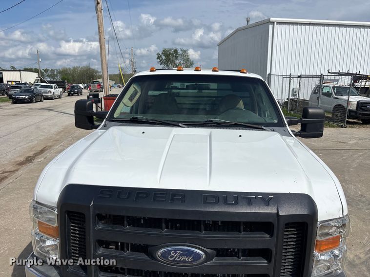 image for item FC4587 2010 Ford F350 Super Duty flatbed pickup truck