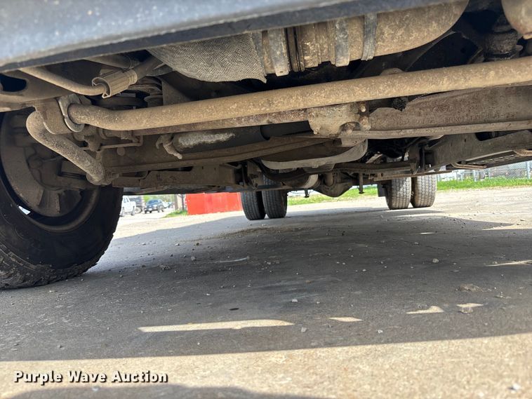 image for item FC4587 2010 Ford F350 Super Duty flatbed pickup truck