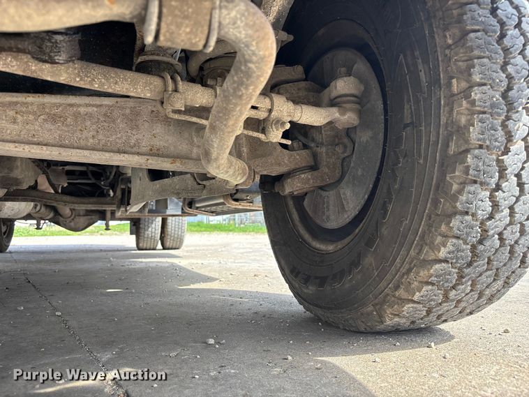 image for item FC4587 2010 Ford F350 Super Duty flatbed pickup truck