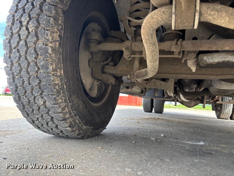 image for item FC4587 2010 Ford F350 Super Duty flatbed pickup truck