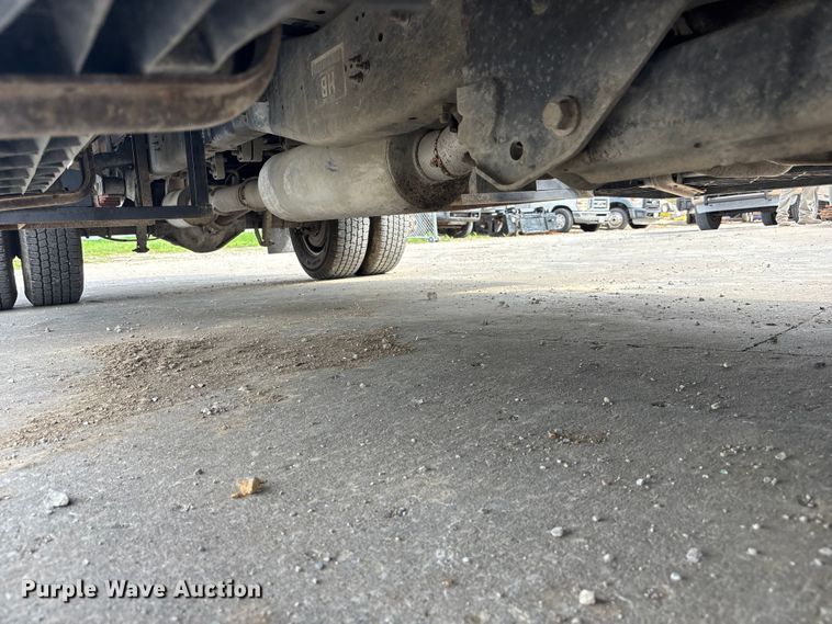 image for item FC4587 2010 Ford F350 Super Duty flatbed pickup truck