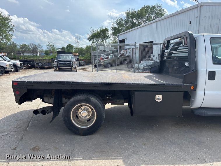 image for item FC4587 2010 Ford F350 Super Duty flatbed pickup truck