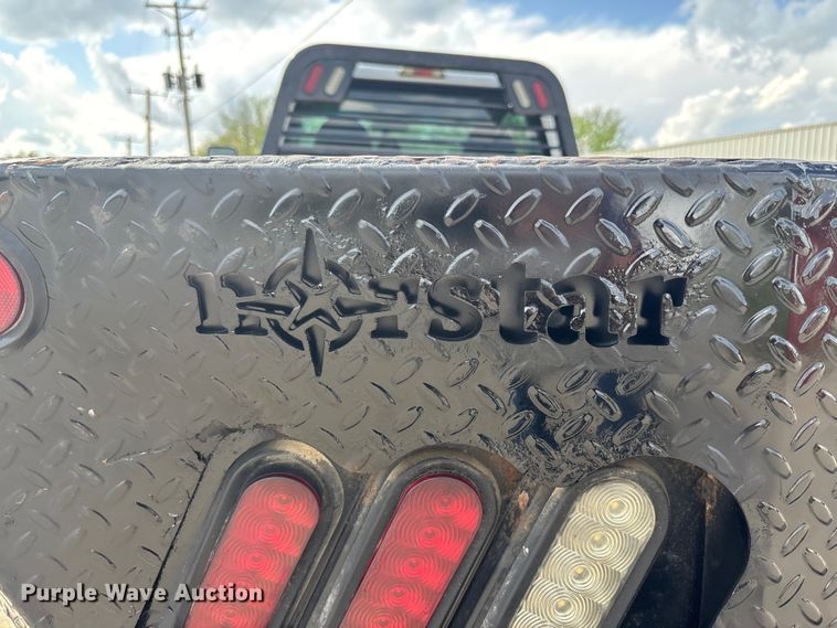 image for item FC4587 2010 Ford F350 Super Duty flatbed pickup truck