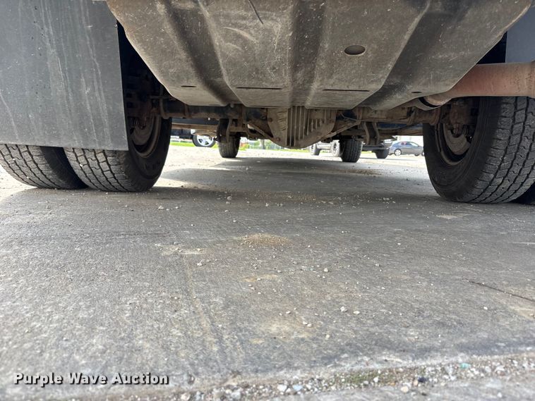 image for item FC4587 2010 Ford F350 Super Duty flatbed pickup truck