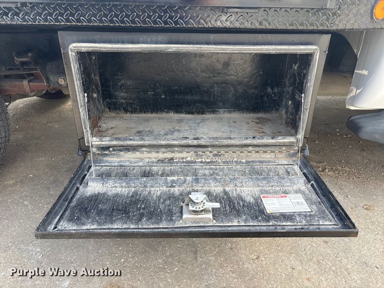 image for item FC4587 2010 Ford F350 Super Duty flatbed pickup truck