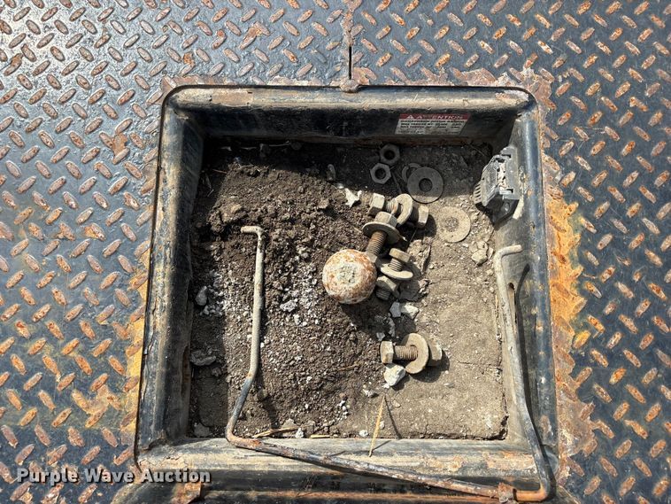 image for item FC4587 2010 Ford F350 Super Duty flatbed pickup truck