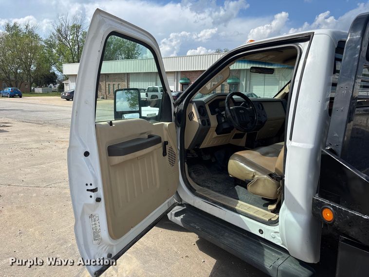 image for item FC4587 2010 Ford F350 Super Duty flatbed pickup truck