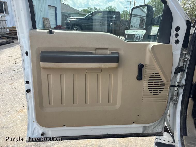 image for item FC4587 2010 Ford F350 Super Duty flatbed pickup truck