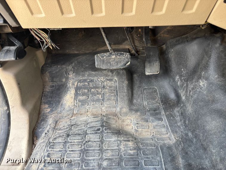 image for item FC4587 2010 Ford F350 Super Duty flatbed pickup truck