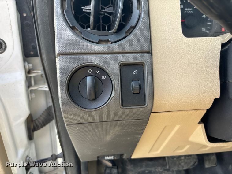 image for item FC4587 2010 Ford F350 Super Duty flatbed pickup truck