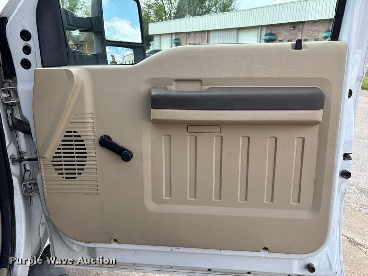 image for item FC4587 2010 Ford F350 Super Duty flatbed pickup truck