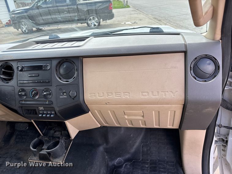 image for item FC4587 2010 Ford F350 Super Duty flatbed pickup truck