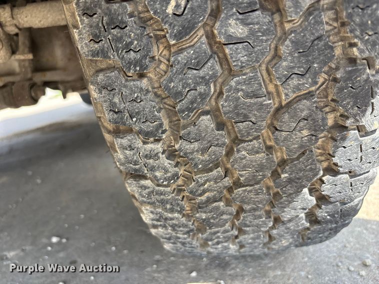 image for item FC4587 2010 Ford F350 Super Duty flatbed pickup truck