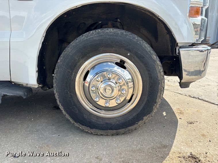 image for item FC4587 2010 Ford F350 Super Duty flatbed pickup truck