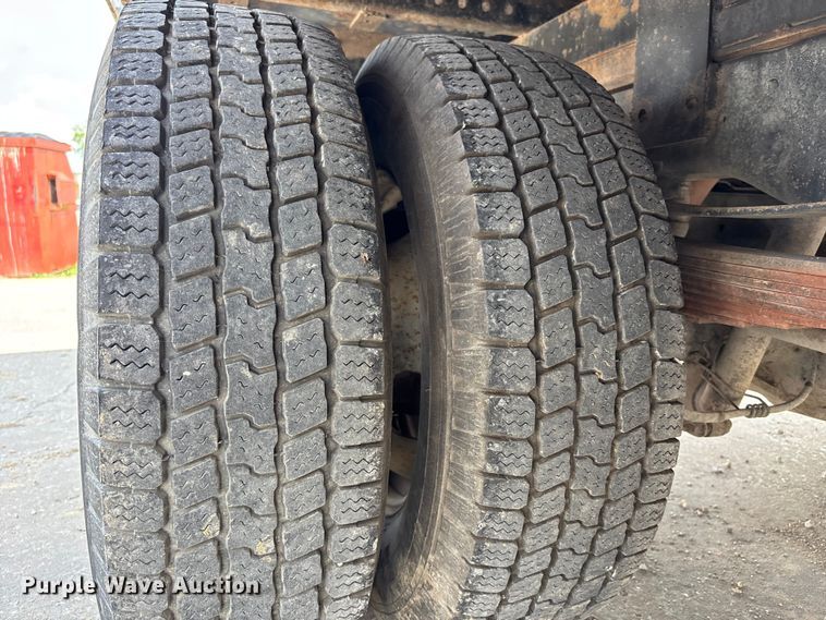 image for item FC4587 2010 Ford F350 Super Duty flatbed pickup truck