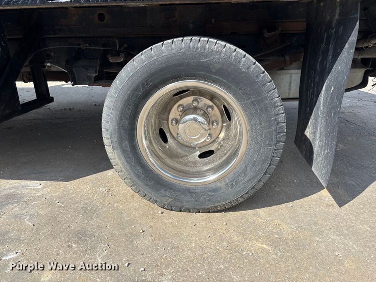 image for item FC4587 2010 Ford F350 Super Duty flatbed pickup truck