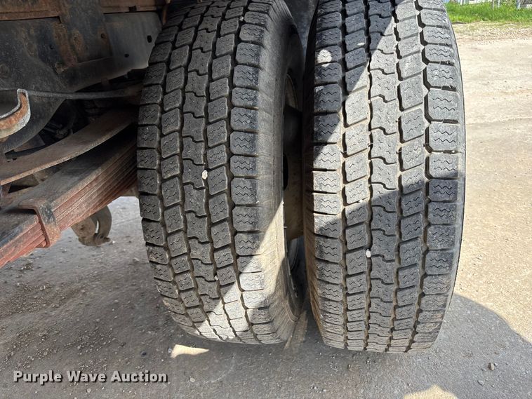 image for item FC4587 2010 Ford F350 Super Duty flatbed pickup truck