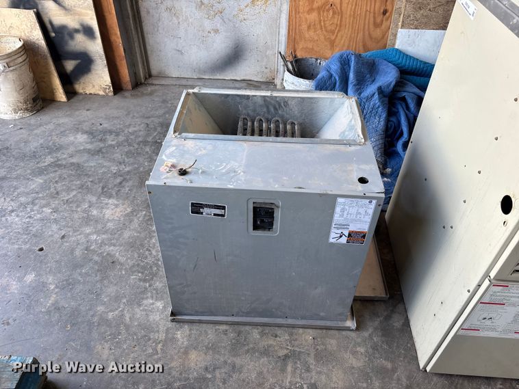 image for item FC4588 Central air and heat unit