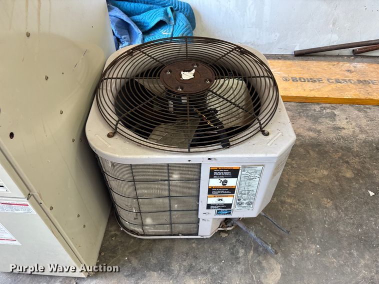 image for item FC4588 Central air and heat unit