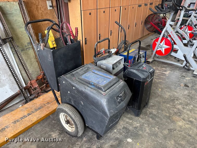 image for item FC4595 (4) battery chargers