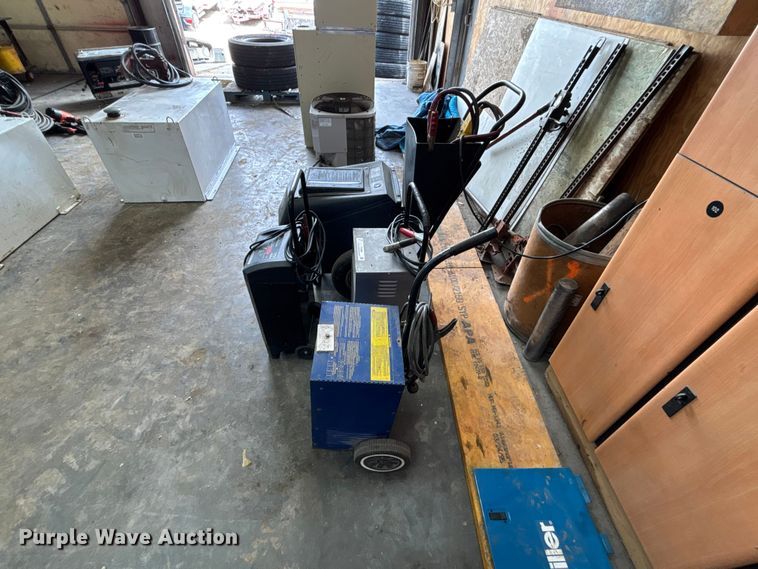 image for item FC4595 (4) battery chargers