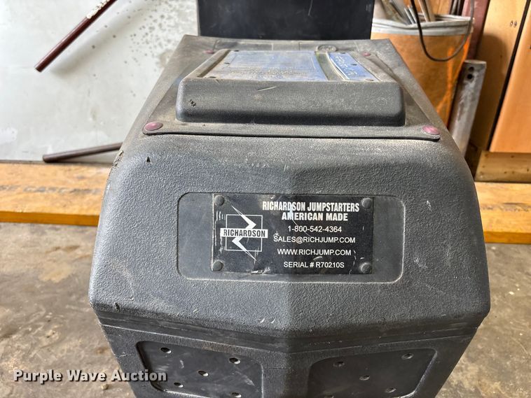 image for item FC4595 (4) battery chargers