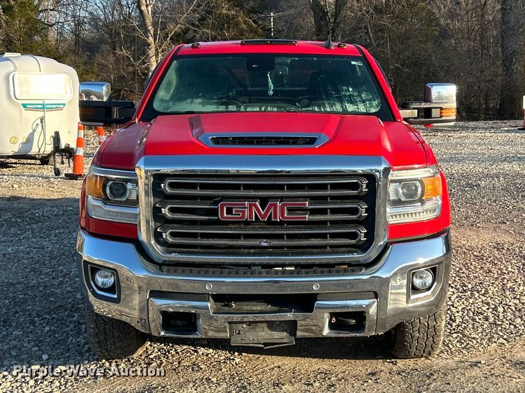image for item FC5154 2019 GMC Sierra 2500HD Crew Cab pickup truck