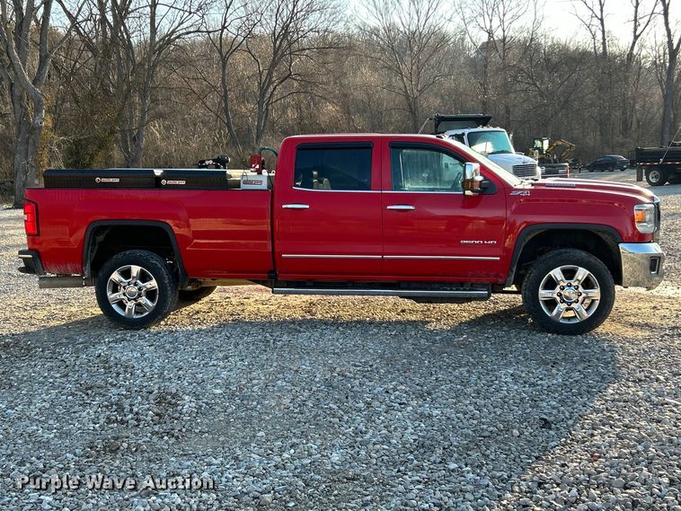 image for item FC5154 2019 GMC Sierra 2500HD Crew Cab pickup truck