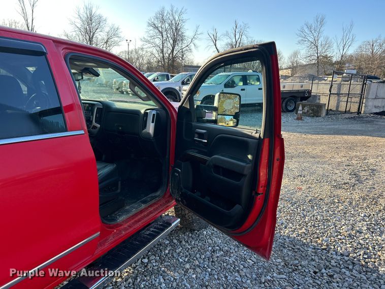 image for item FC5154 2019 GMC Sierra 2500HD Crew Cab pickup truck