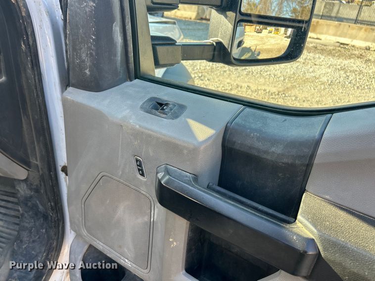 image for item FC5155 2019 Ford F550 XL utility / service truck