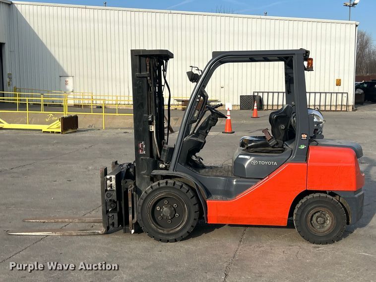 image for item FC5281 Toyota 8FGU30 forklift