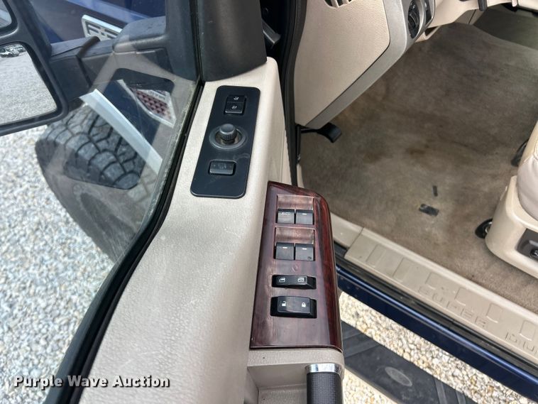 image for item FC5296 2009 Ford F350 Super Duty Crew Cab pickup truck