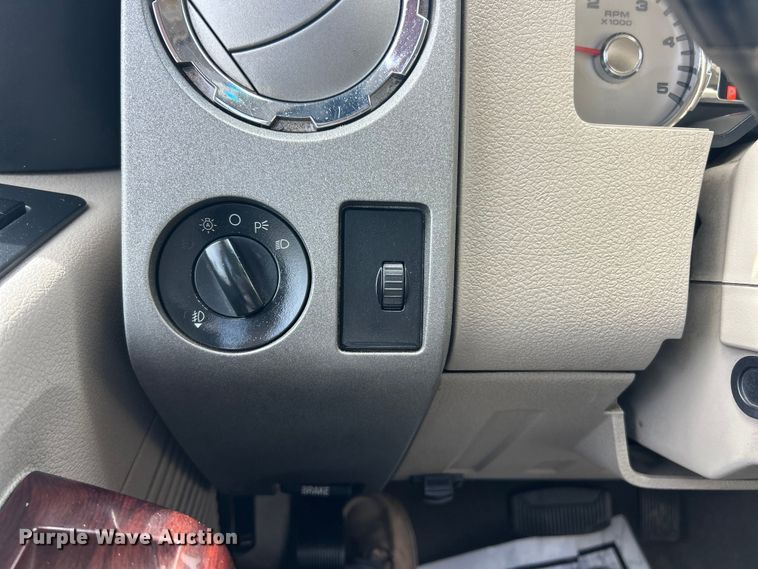 image for item FC5296 2009 Ford F350 Super Duty Crew Cab pickup truck