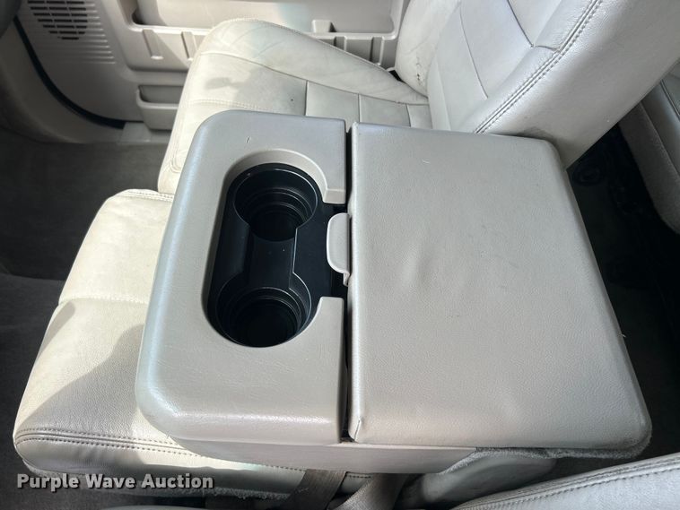 image for item FC5296 2009 Ford F350 Super Duty Crew Cab pickup truck