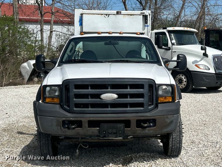 image for item FC5298 2007 Ford F450 Super Duty refuse truck