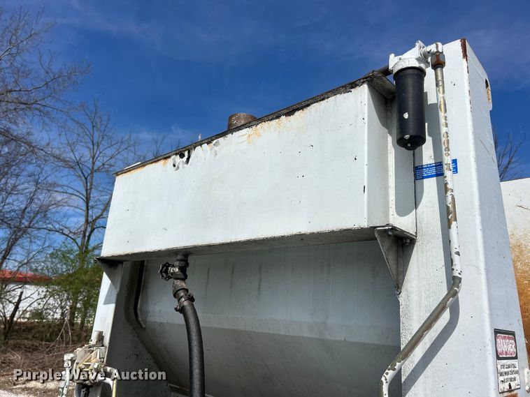 image for item FC5298 2007 Ford F450 Super Duty refuse truck