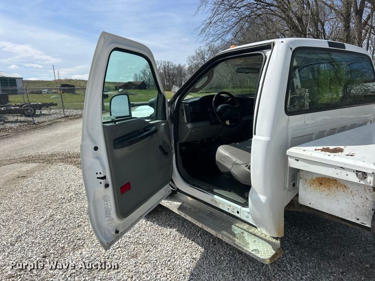 image for item FC5298 2007 Ford F450 Super Duty refuse truck