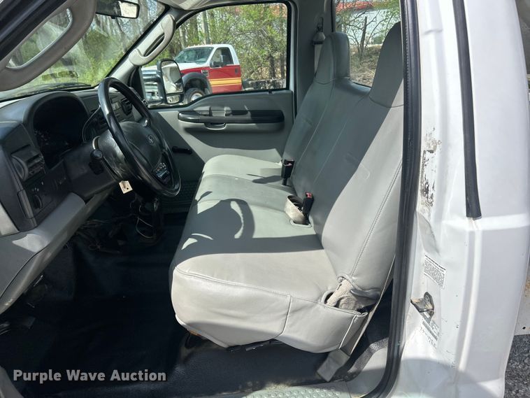 image for item FC5298 2007 Ford F450 Super Duty refuse truck