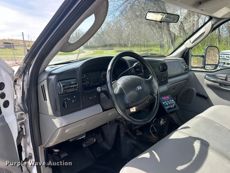 image for item FC5298 2007 Ford F450 Super Duty refuse truck