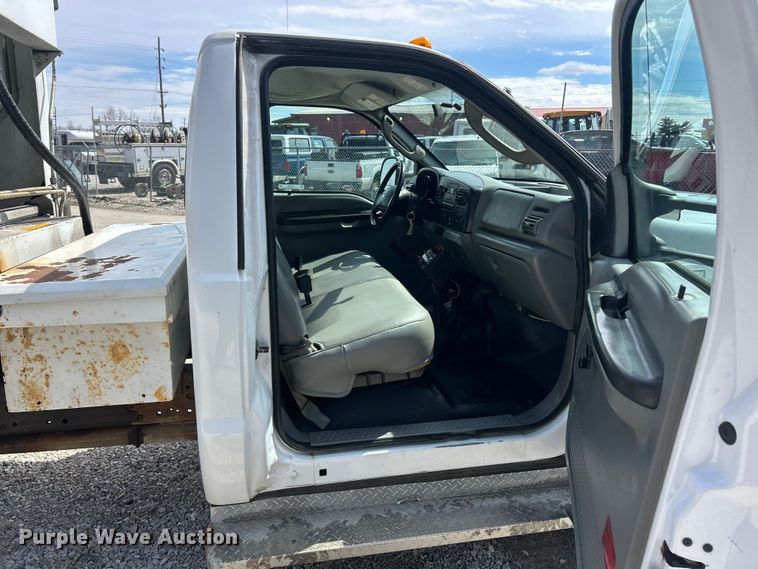 image for item FC5298 2007 Ford F450 Super Duty refuse truck