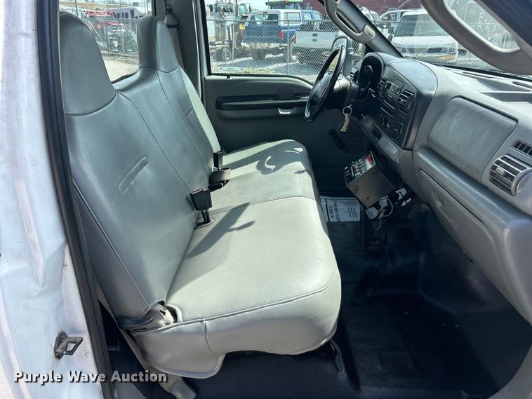 image for item FC5298 2007 Ford F450 Super Duty refuse truck