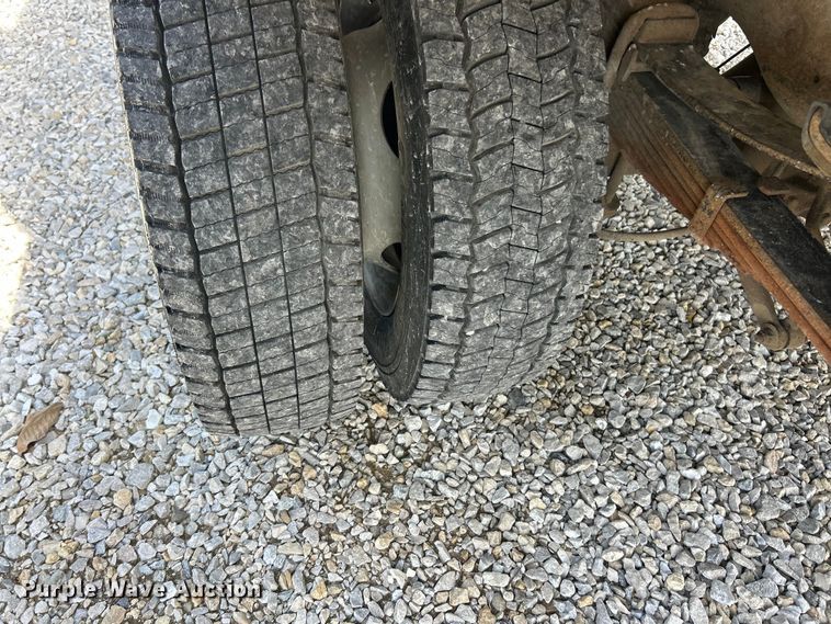 image for item FC5298 2007 Ford F450 Super Duty refuse truck